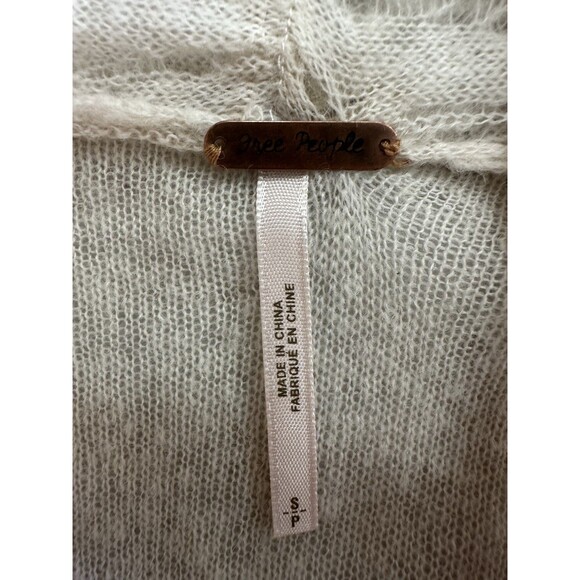 Free People Sized Small Cream Laced Shawl - Picture 2 of 3